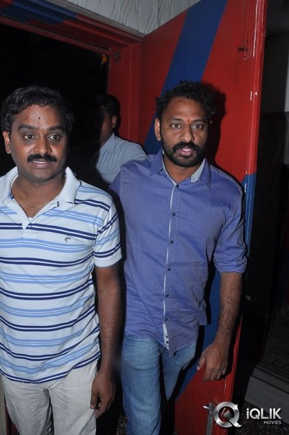 Mukunda-Movie-Hungama-at-Sandhya-Theatre